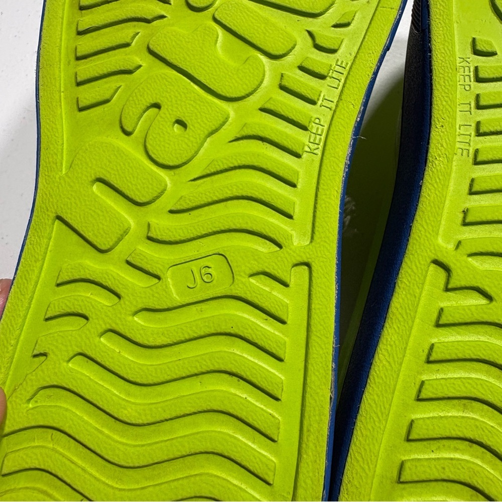 Native Shoes Size J6 Unisex Waters friendly Vegan Resortwear Travel Summer - Picture 8 of 8